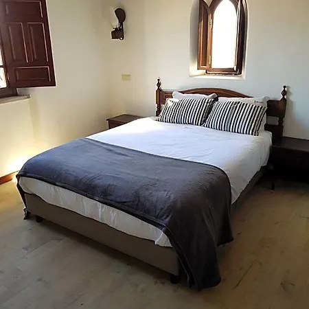 Rainha Santa Isabel - History Hotell Óbidos