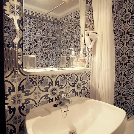 Rainha Santa Isabel - History Hotel