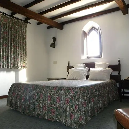 Rainha Santa Isabel - History Hotel