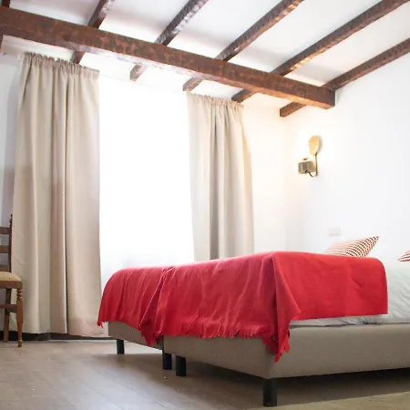 Rainha Santa Isabel - History Hotell Óbidos