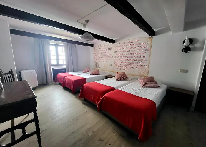 Rainha Santa Isabel - History 3* Όμπιδος