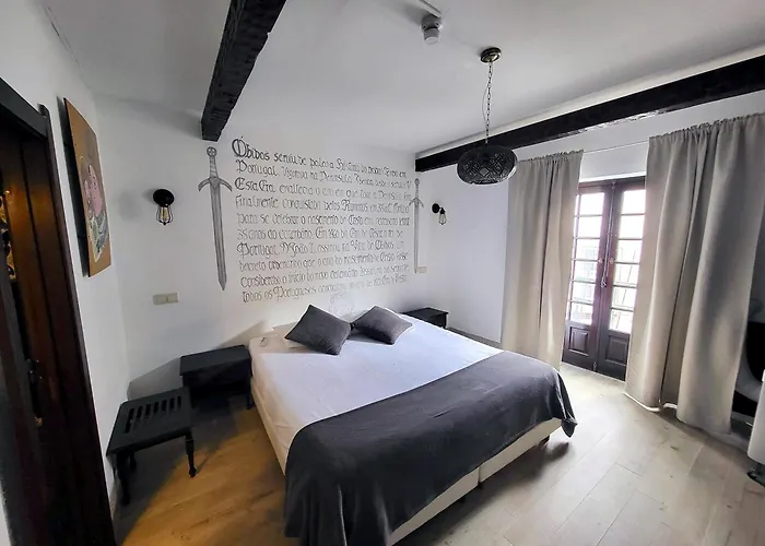 Rainha Santa Isabel - History Óbidos