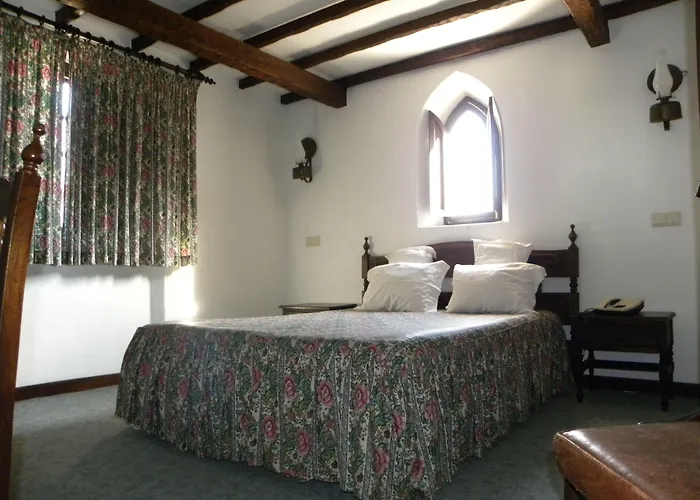 Rainha Santa Isabel - History 3* Óbidos