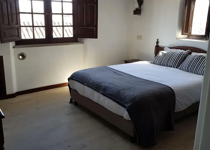 Rainha Santa Isabel - History 3* Όμπιδος
