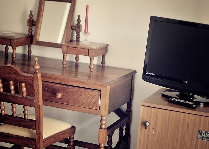 Rainha Santa Isabel - History Óbidos