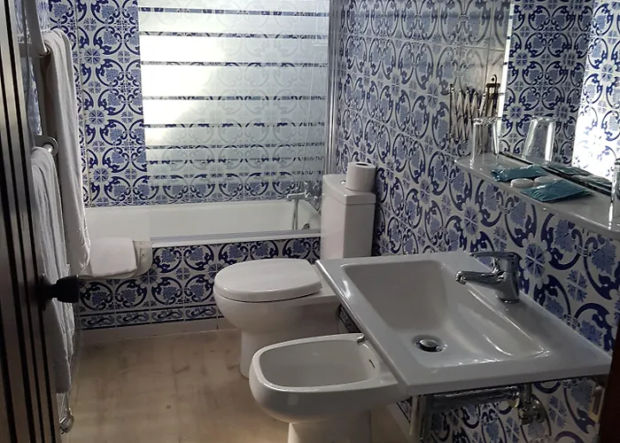 Rainha Santa Isabel - History 3* Όμπιδος