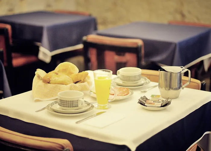 Rainha Santa Isabel - History 3* Óbidos