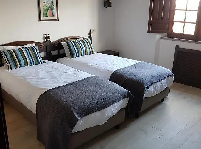 Rainha Santa Isabel - History 3*