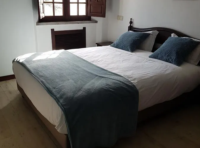 Rainha Santa Isabel - History 3* Όμπιδος