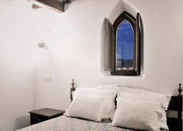 Rainha Santa Isabel - History Óbidos