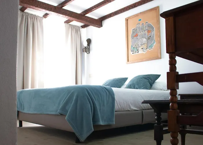 Rainha Santa Isabel - History 3*